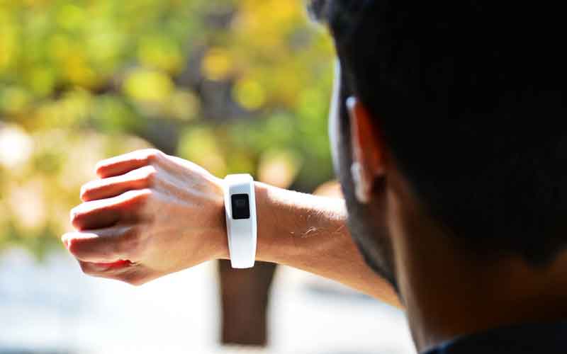 Wearable fitness devices help obese people in weight loss: Study