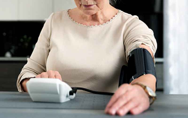 Middle-aged women should check their blood pressure to avoid heart attack