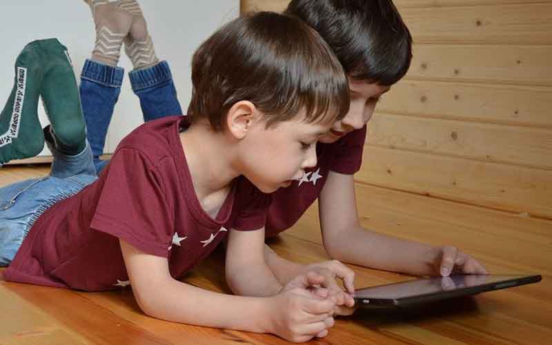 Excessive screen time linked to overeating and obesity in US preteen