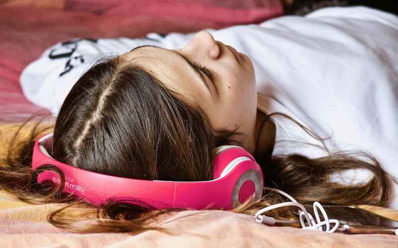 Music listening near bedtime disrupt sleep, study finds