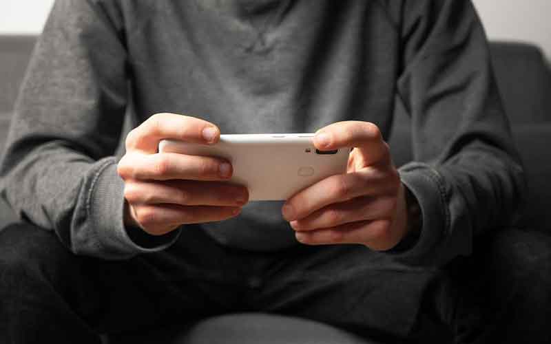 Smartphone gaming can be harmful for some seeking relief from boredom