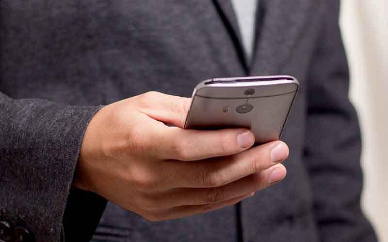 Smartphones, digital technology not making people dumber: Study