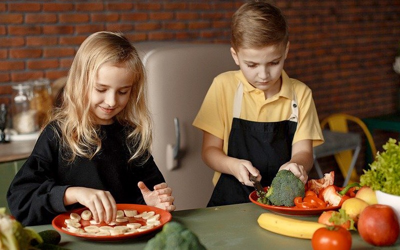 Children who eat more fruit and veggies have better mental health