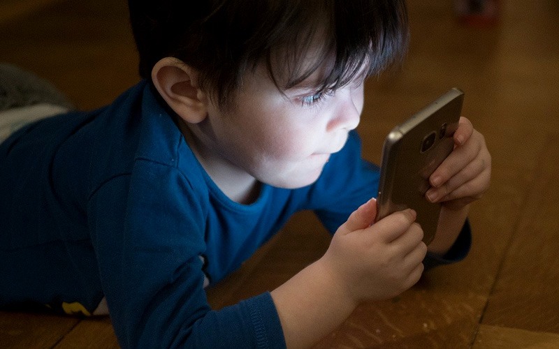 High screen time can increase risk of myopia by up to 80 percent in children and young people