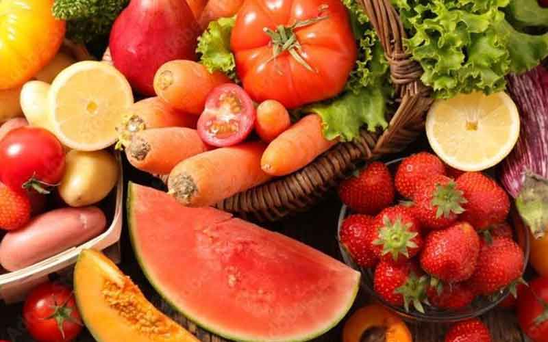 Fruits and vegetables rich diet reduces hip fracture risk throughout life