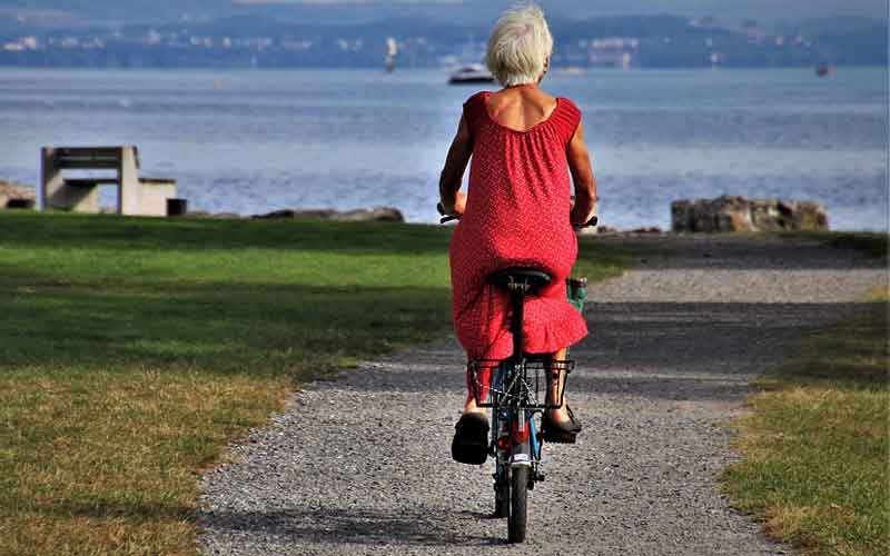 Regular aerobic exercise during midlife may prevent age-related chronic diseases and extend a healthy lifespan