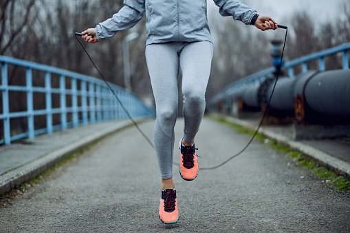 5 effective cardio exercises you can do at home instead of going to gym 