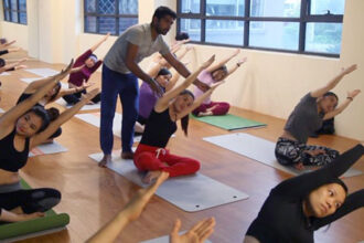 alt="yoga class"