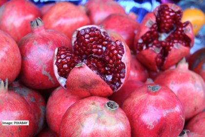 alt="pomegranate for fatty liver"