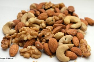 alt="nuts for weight loss"