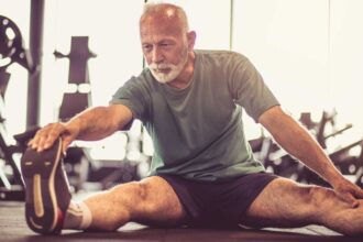 alt="old man exercising"