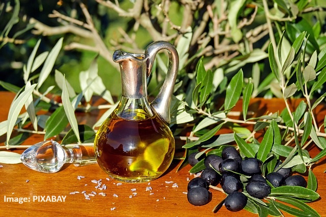 alt="olives oil"