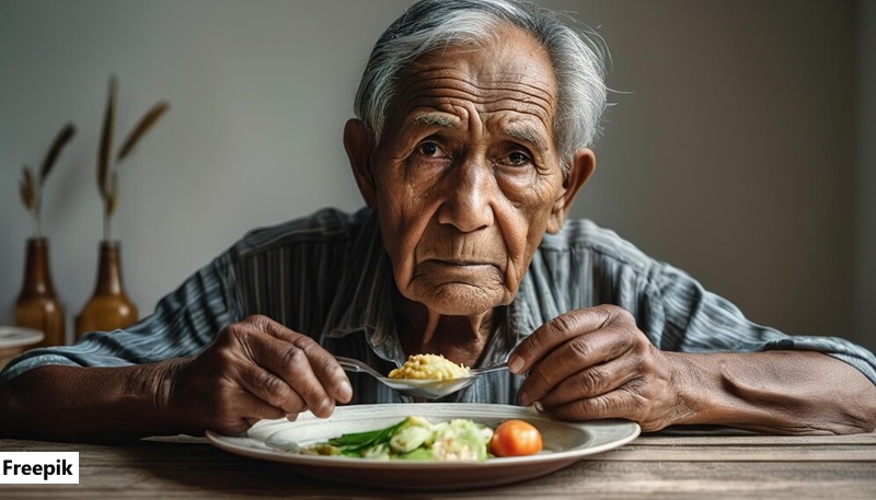 alt="old man eating healthy food"