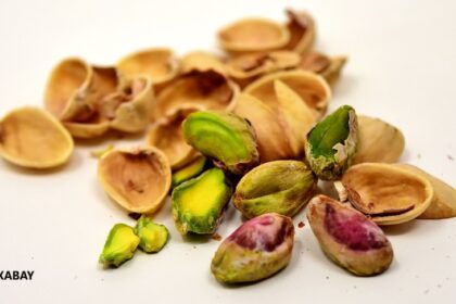 alt="Pistachios"