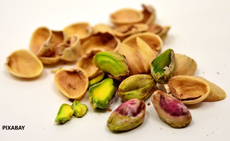 alt="Pistachios"