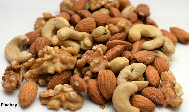 alt="healthy nuts"