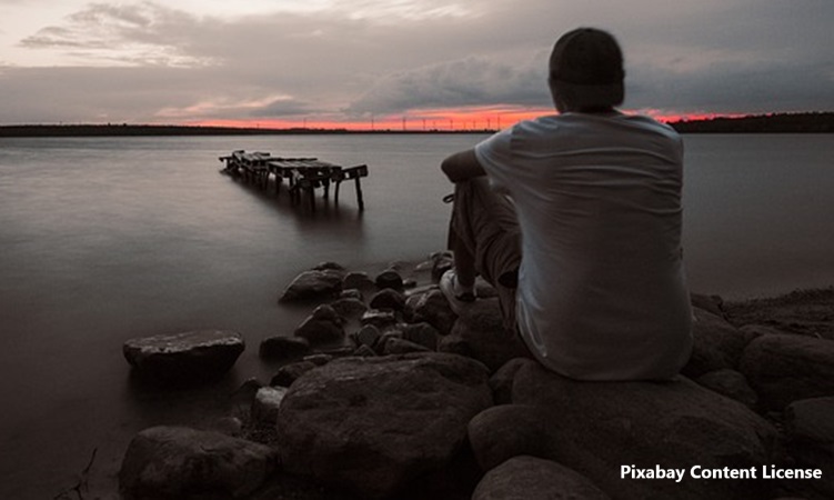 alt="Loneliness linked to higher risk of heart disease"