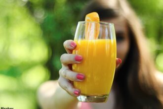 alt="Juicing may harm gut and oral microbiome"